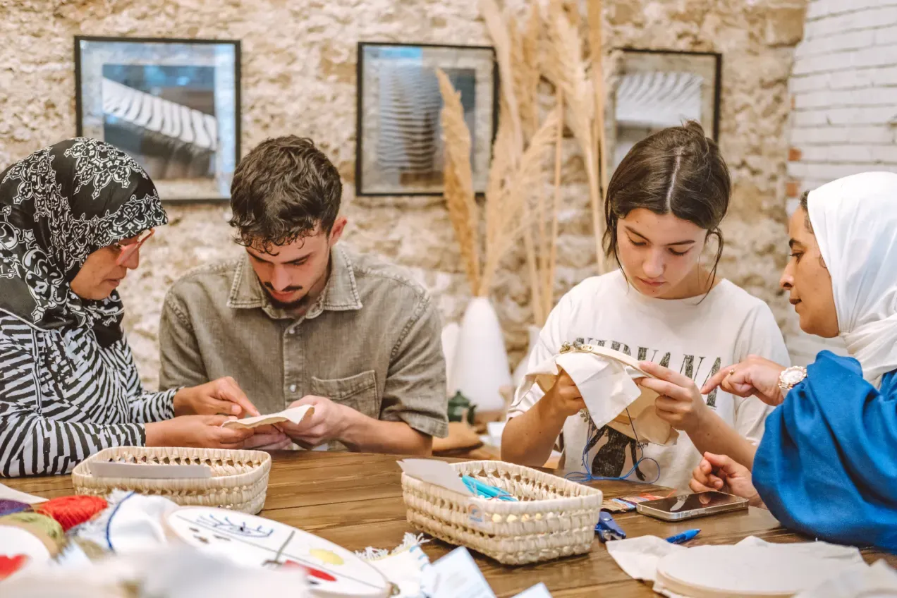 Broderie solidaire à Essaouira : un atelier, une coopérative, un impact réel